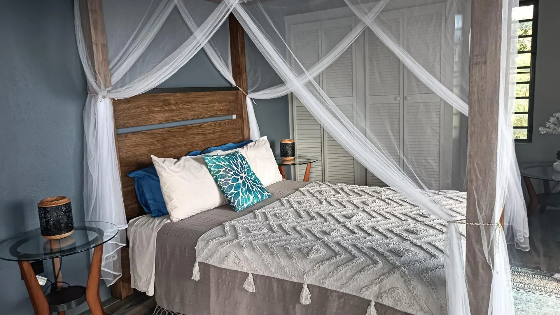 Sugar Moon, Spectacular Antiguan Villa With Pool Johnson's Point